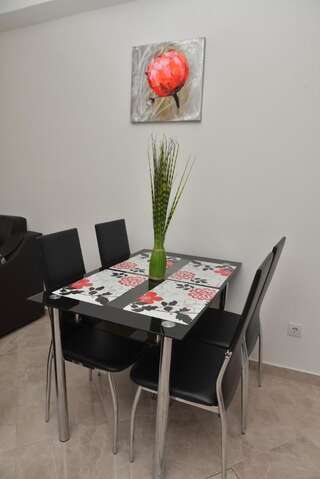 Апартаменты Apartmani Centar Igalo Херцег-Нови Apartment with Sea View and Terrace A2-12