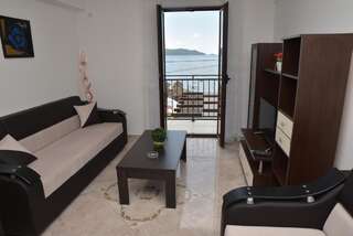 Апартаменты Apartmani Centar Igalo Херцег-Нови Apartment with Sea View and Balcony A4-3